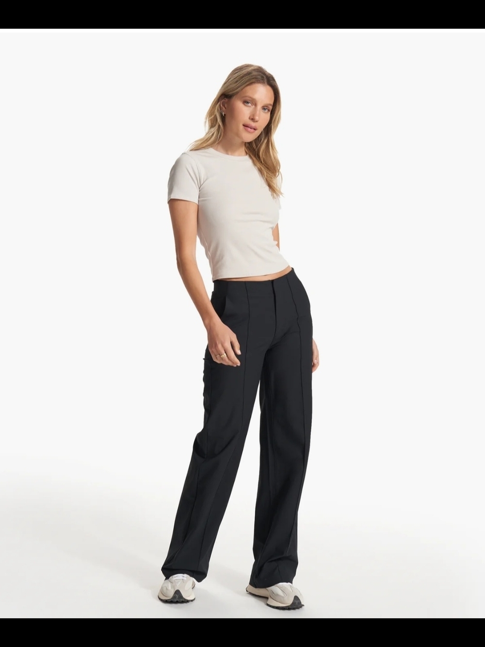 Vuori Women’s Wide Leg Pants in Black